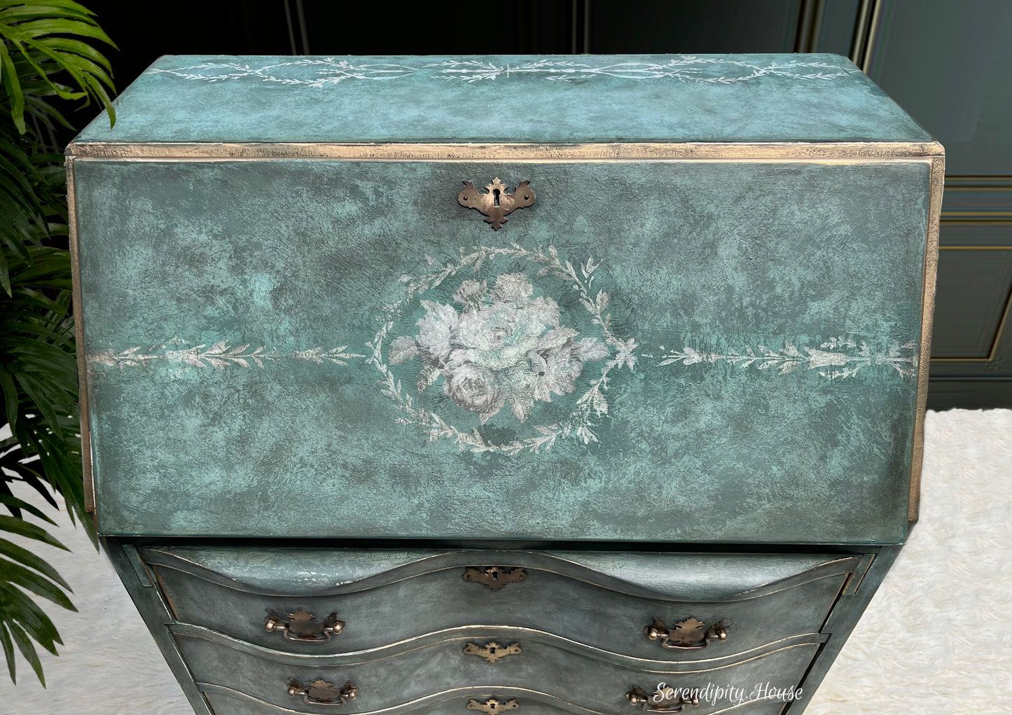 Tromp L’Oeil Laurel